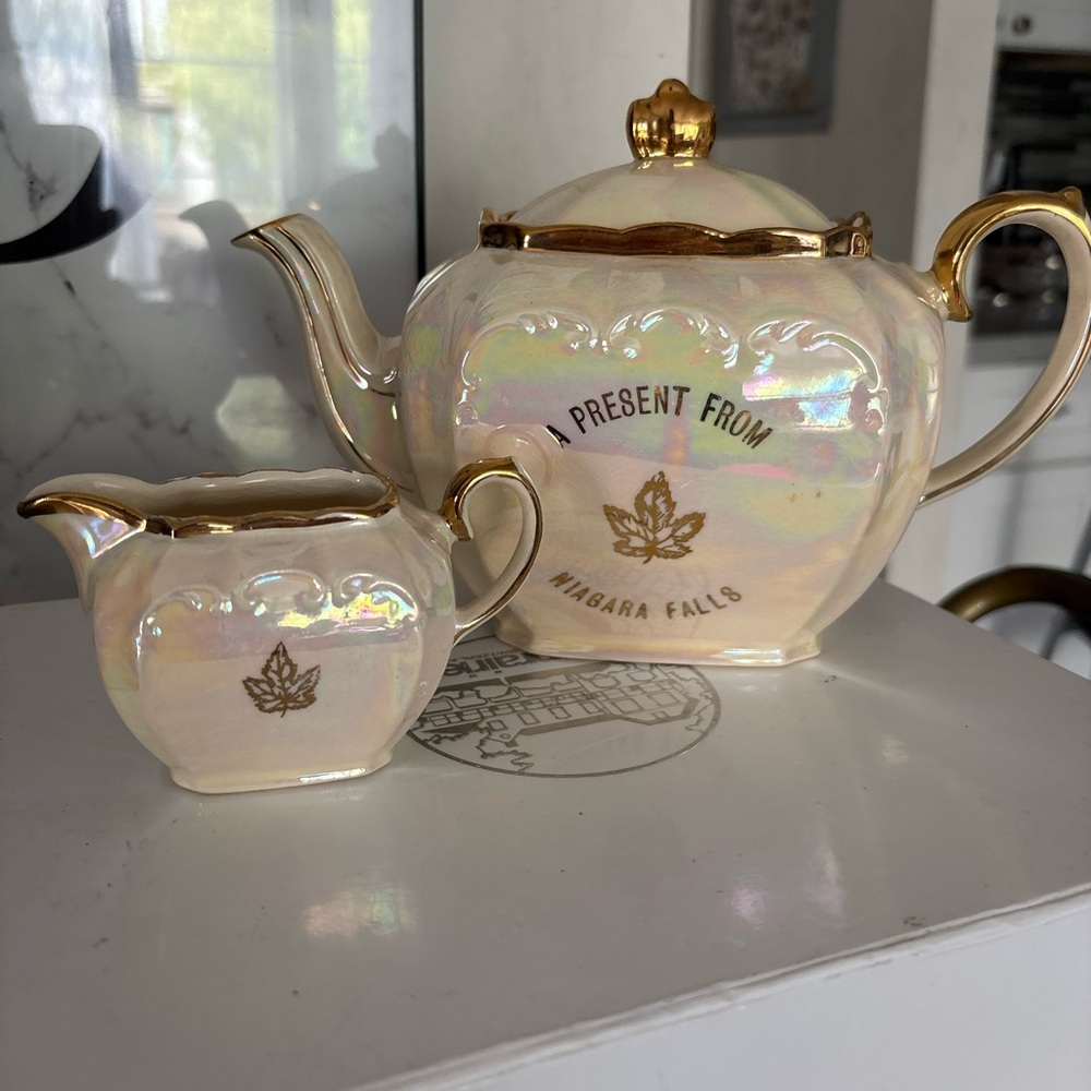 🏡Sadler Niagara Falls Iridescent Pearl Teapot and Creamer Set with Gold Trim